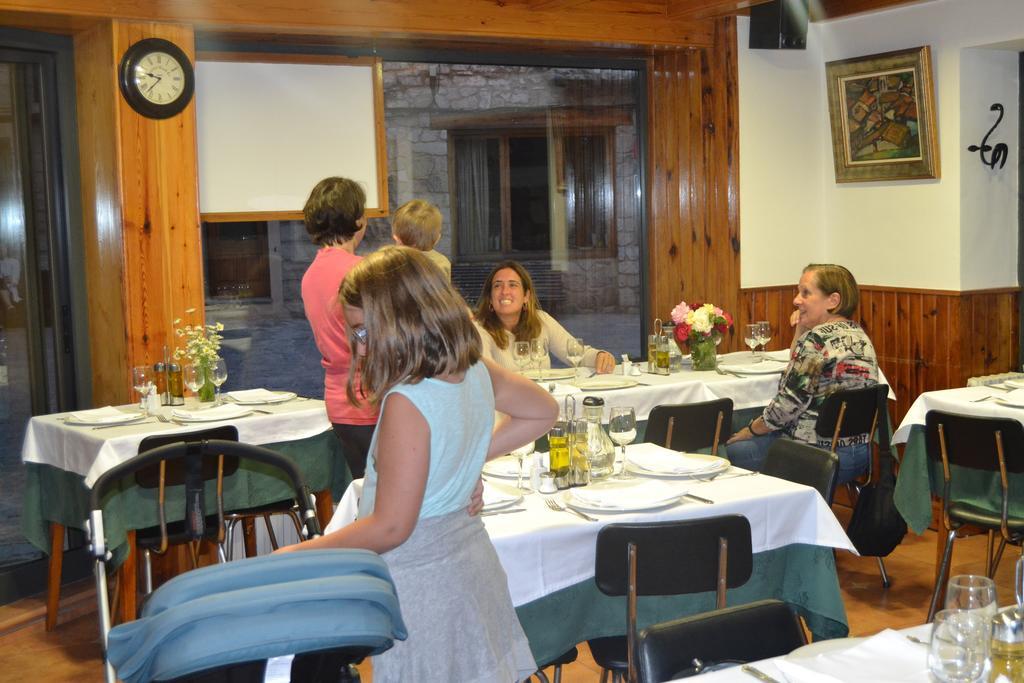 Hostal La Muntanya Castellar De N'Hug Exteriör bild